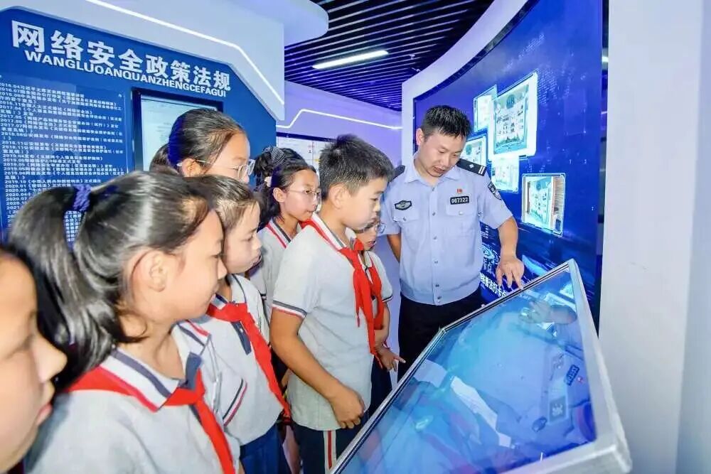 f98dec5ad3104b49b0d3e78ba92a0162~tplv-tt-origin-web_gif.jpeg f98dec5ad3104b49b0d3e78ba92a0162~tplv-tt-origin-web_gif.jpeg