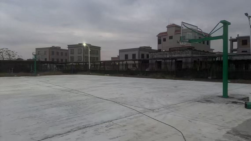 篮球场改造前.jpg