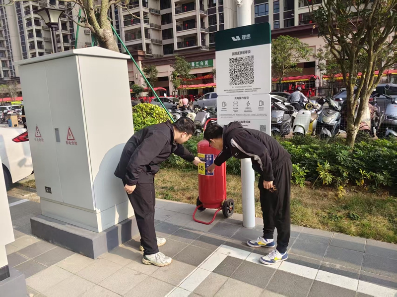 检察干警随机开展整改“回头看” (2).jpg